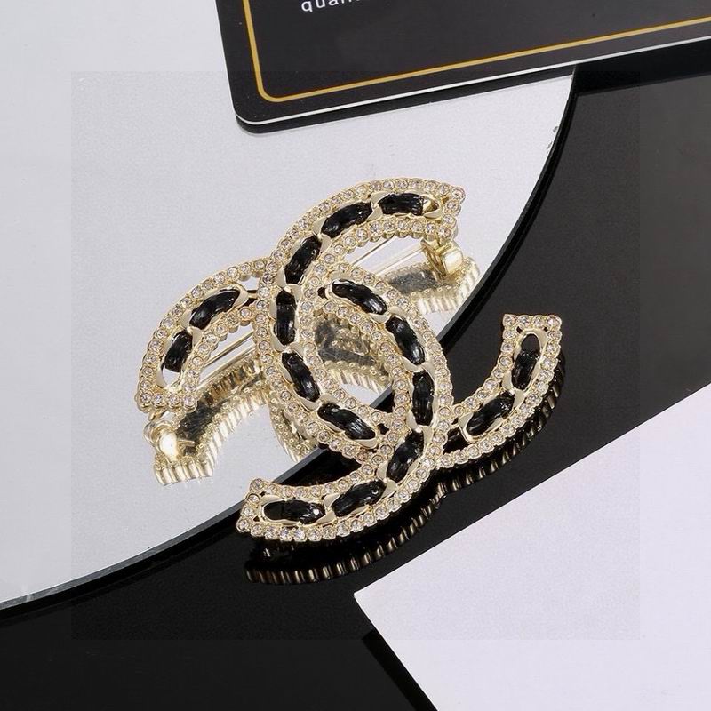 Chanel Brooch 06yxs56